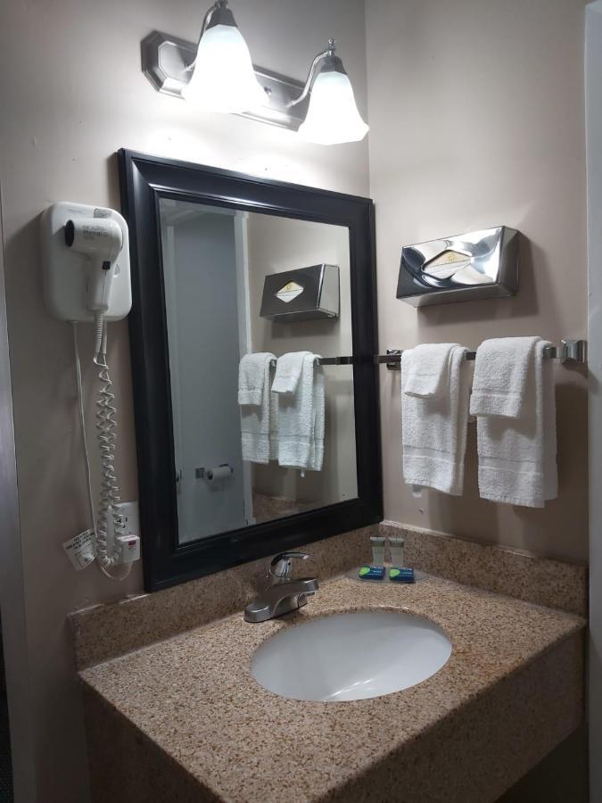 Arnprior Motor Inn Zewnętrze zdjęcie